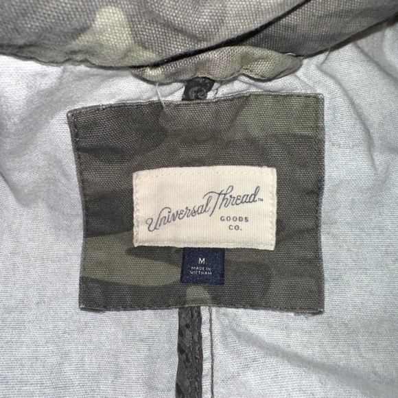 Women’s Universal Thread Canvas Jacket, Green Camo, Size Medium - Picture 8 of 9